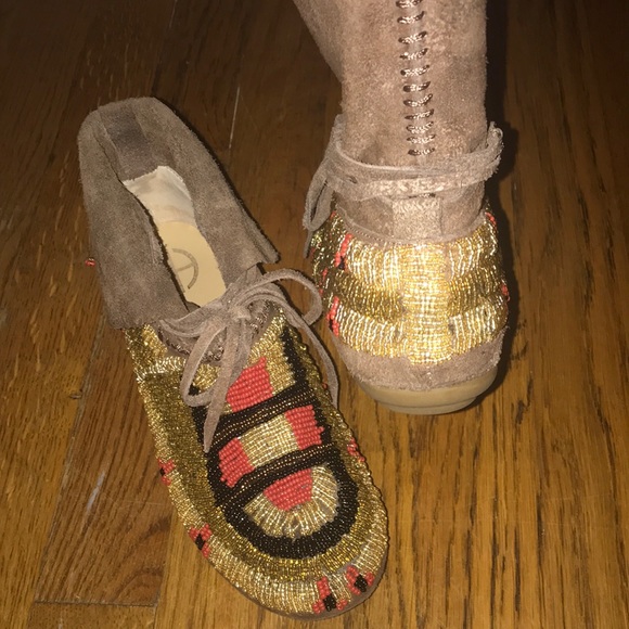 Beaded Moccasins - Picture 2 of 7